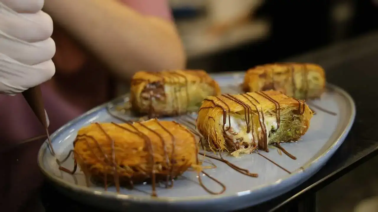 Adana’da Tatlıya Cesur Dokunuş: Modern Kadayıf Yorumu! 3